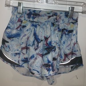 Lulu lemon size 4 hotty hot short long